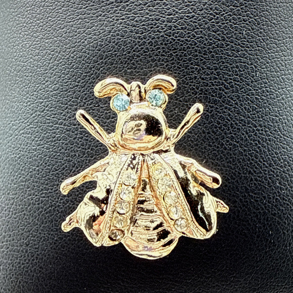 Vintage Brooch Honey Bee Gold Tone Blue Rhinestone Eyes Pin - Picture 2 of 6